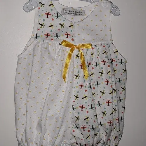 Barboteuse bébé 3/6 mois coton oéko-tex blanc motif avion naïf et piqué de coton oéko-tex blanc motifs petit coeur jaune fait ma