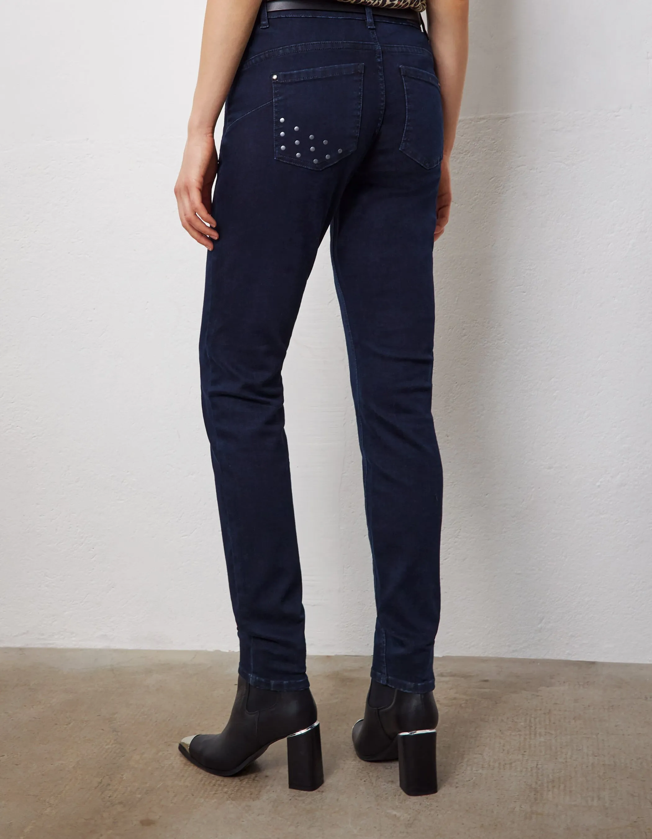 Jean slim sculpt up bleu foncé clous poche dos femme