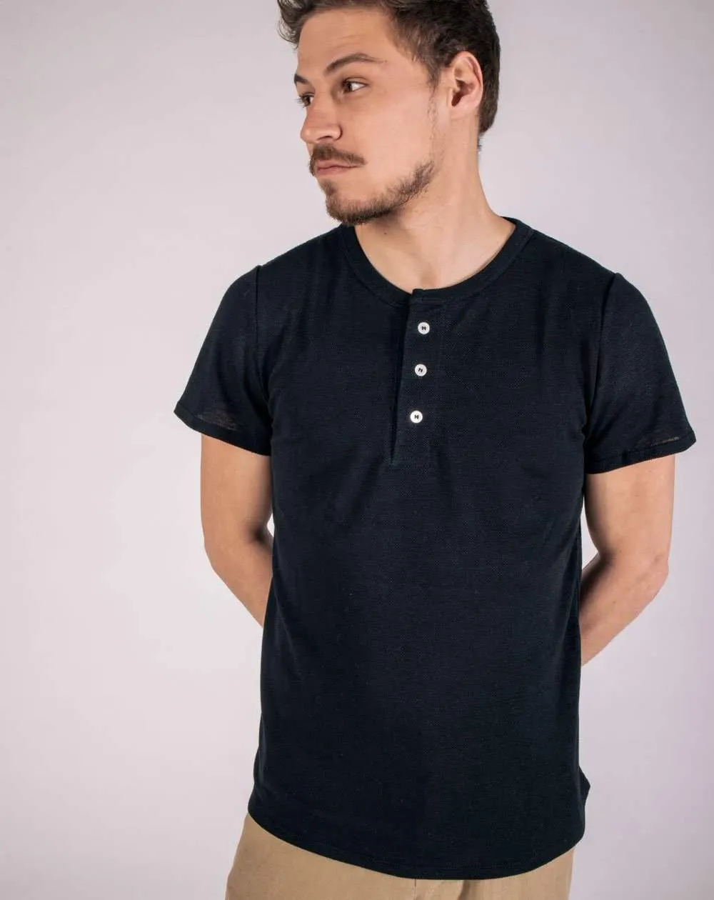 Polo 100% lin piqué noir, Zorrie boutons nacrés