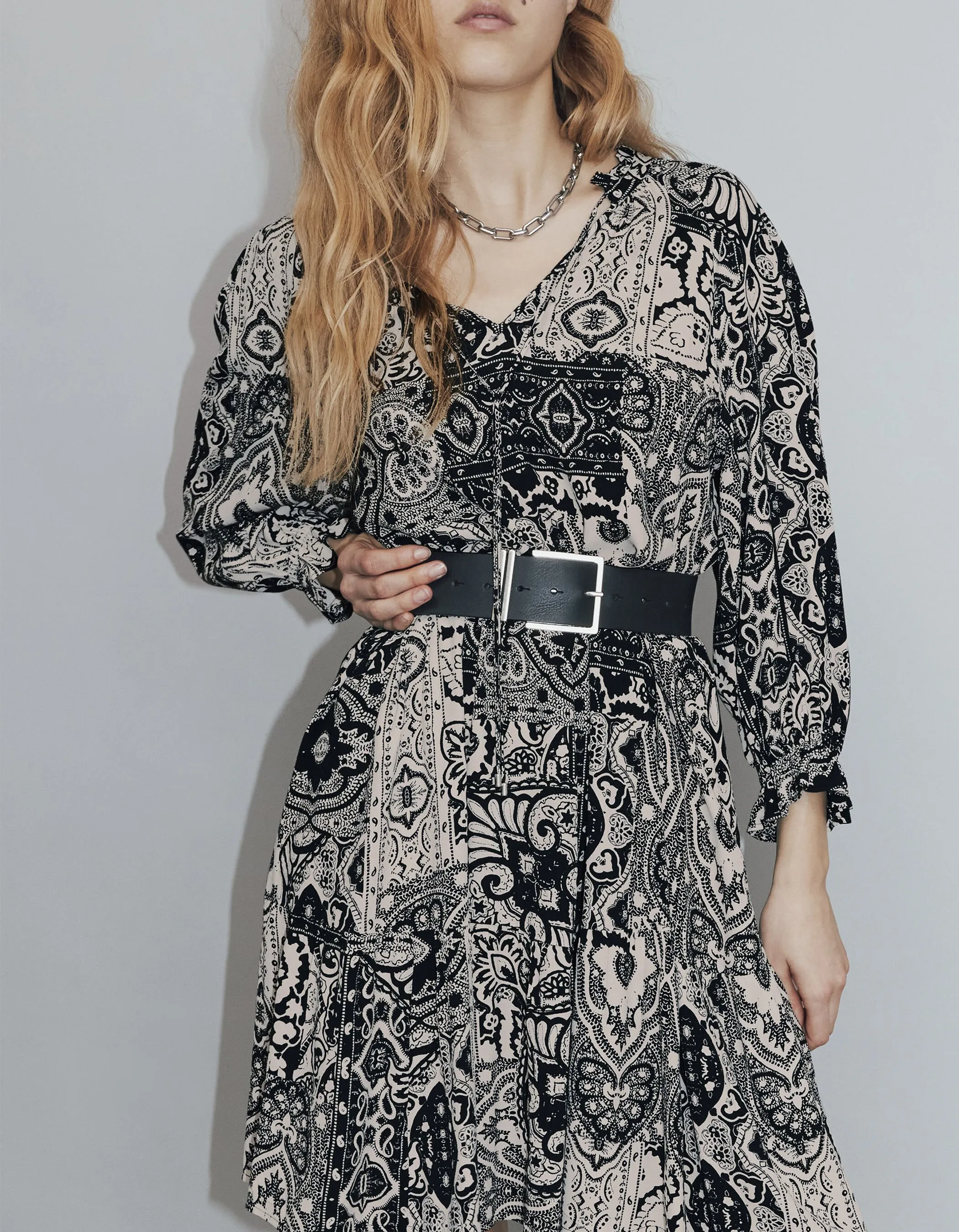 Robe courte en crêpe de viscose imprimé foulard femme