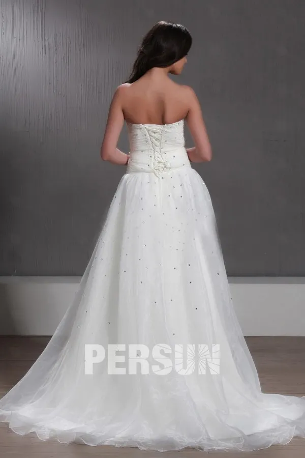 Robe de mariée décolleté en cœur perlée sans manche au ras du sol 