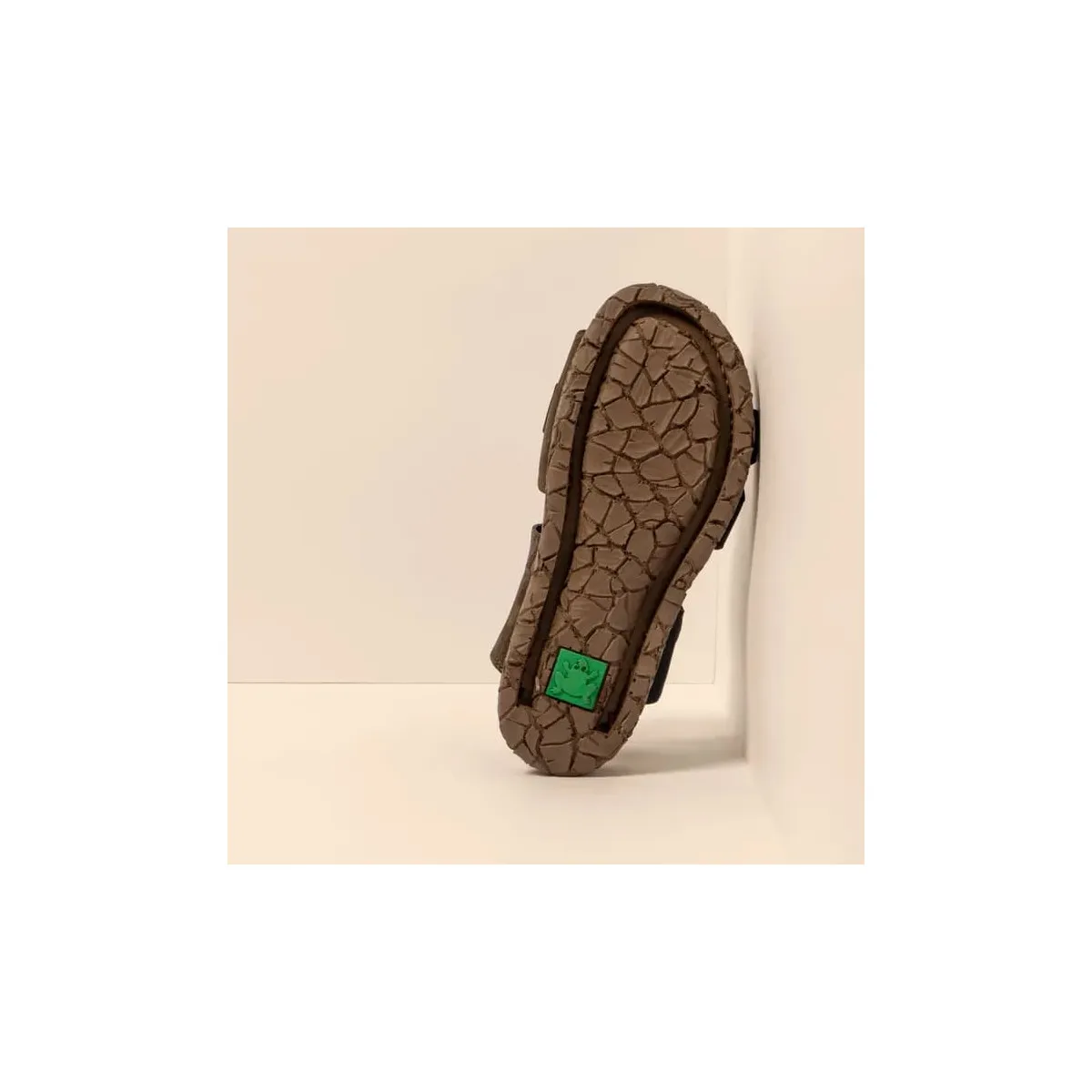 Sandales confortables plates en cuir à scratch et semelles ergonomiques - Marron